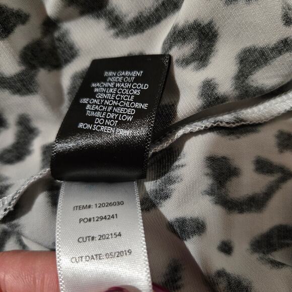 Torrid Leopard Animal Print Roll Tab Sleeve V-Neck Liquid Knit Top Plus Size 6X - Picture 9 of 10